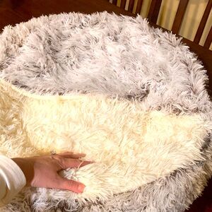 Luxurious Cream and Gray Faux Fur Throw cat bed w/under hidden warm compartment